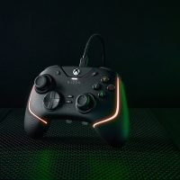 Razer Xbox Gaming Controller Wired Wolverine V2 3.5mm  Chroma 6 Additional Multi-function Buttons - Black